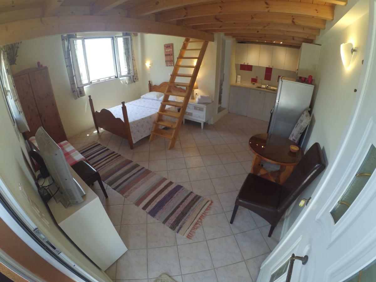 Dafnáta Kostas Walkers Point Bed & Breakfast エクステリア 写真